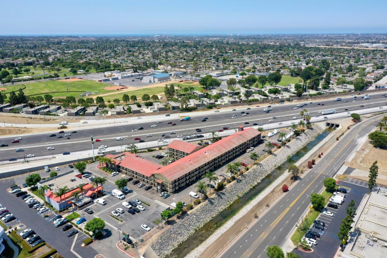 La Quinta Inn By Wyndham Costa Mesa Orange County Exteriör bild